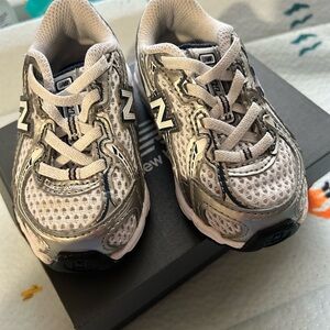 Toddler New Balance Sneakers – Size 5 – Silver/Gray – Great Condition